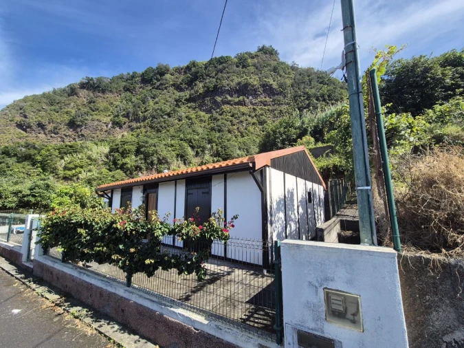 Quinta T-2 para Venda em Quebrada