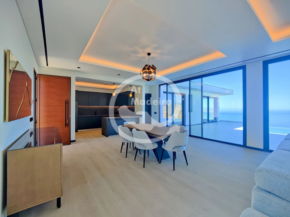 Moradia T3 para Venda em Arco da Calheta Foto 4