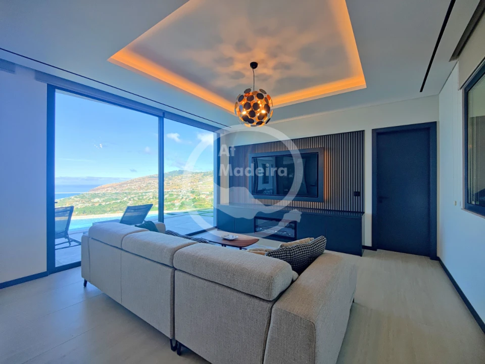 Moradia T3 para Venda em Arco da Calheta Foto 3