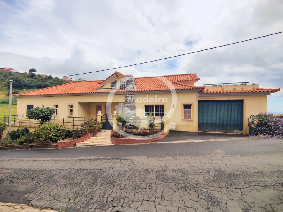 Moradia T3 para Venda em Canhas Foto 3