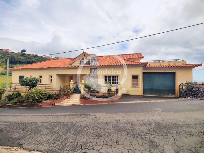 Moradia T3 para Venda em Canhas Foto 3