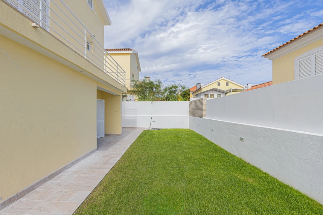 Moradia T5 para Venda em Charneca de Caparica Foto 10