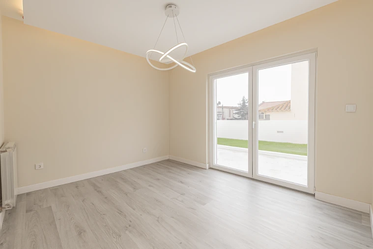 Moradia T5 para Venda em Charneca de Caparica Foto 33