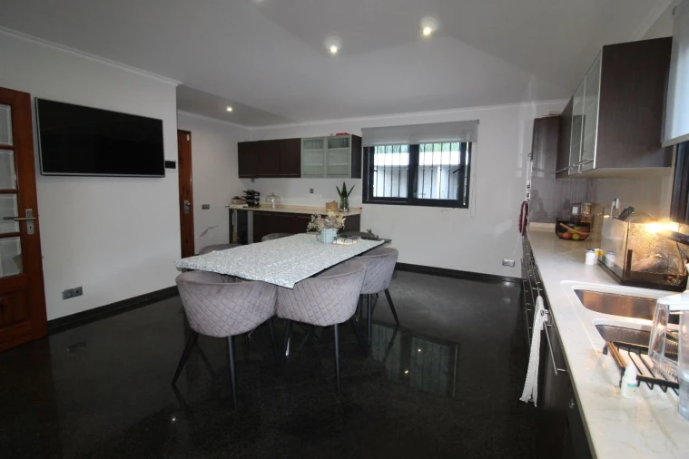 Moradia T3 para Venda em Baia Foto 9