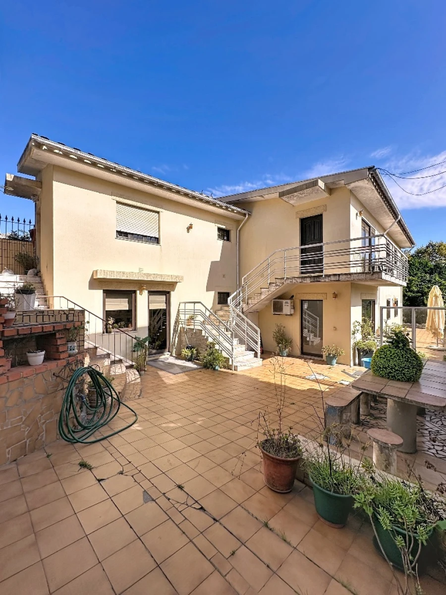 Moradia T6 para Venda em Santa Maria da Feira Foto 3