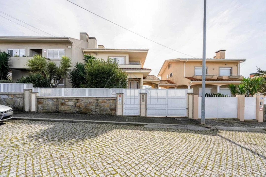 Apartamento T4 para Venda em Vila Nova de Gaia Foto 12