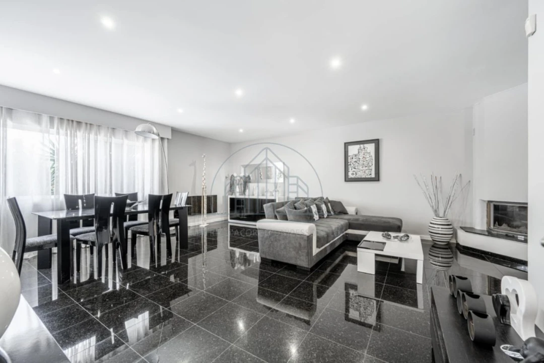 Apartamento T4 para Venda em Vila Nova de Gaia Foto 13