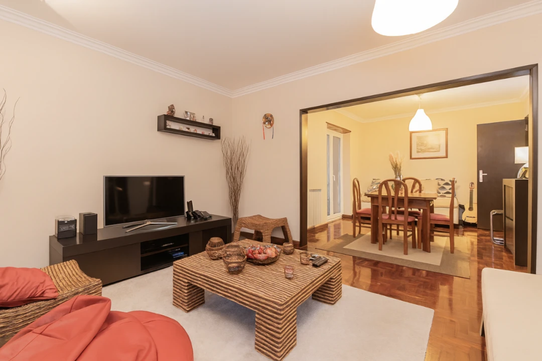 Apartamento T3 para Venda em Porto Salvo Foto 2