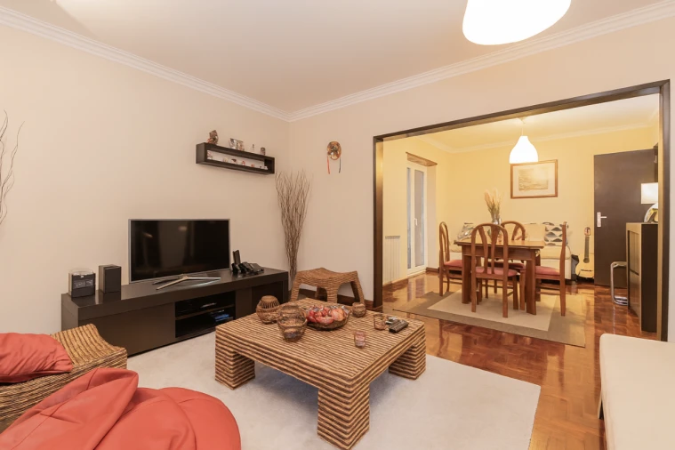 Apartamento T3 para Venda em Porto Salvo Foto 2