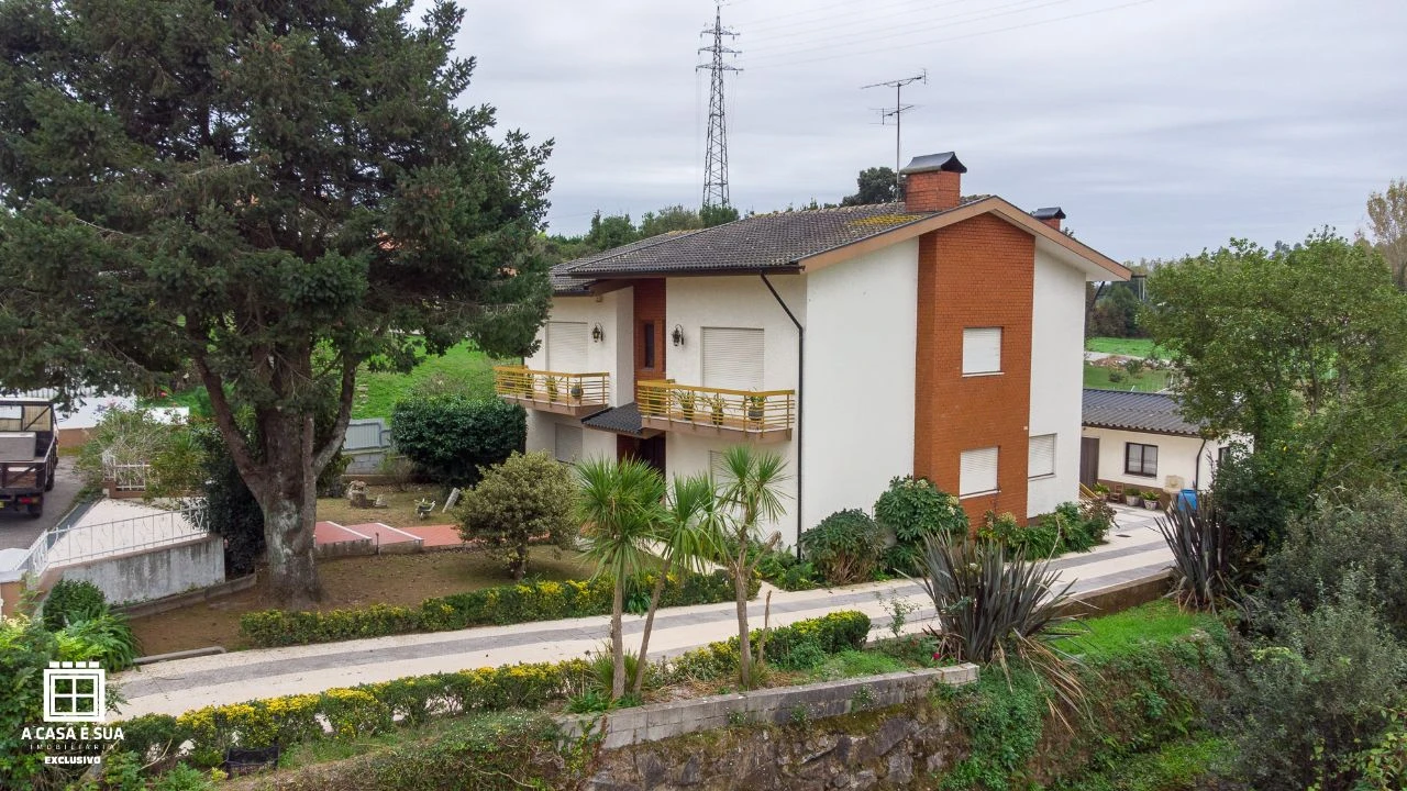 Moradia T5 para Venda em São João Foto 1