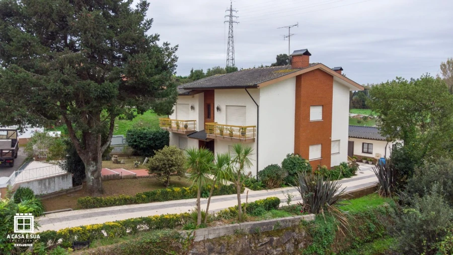 Moradia T5 para Venda em São João Foto 1