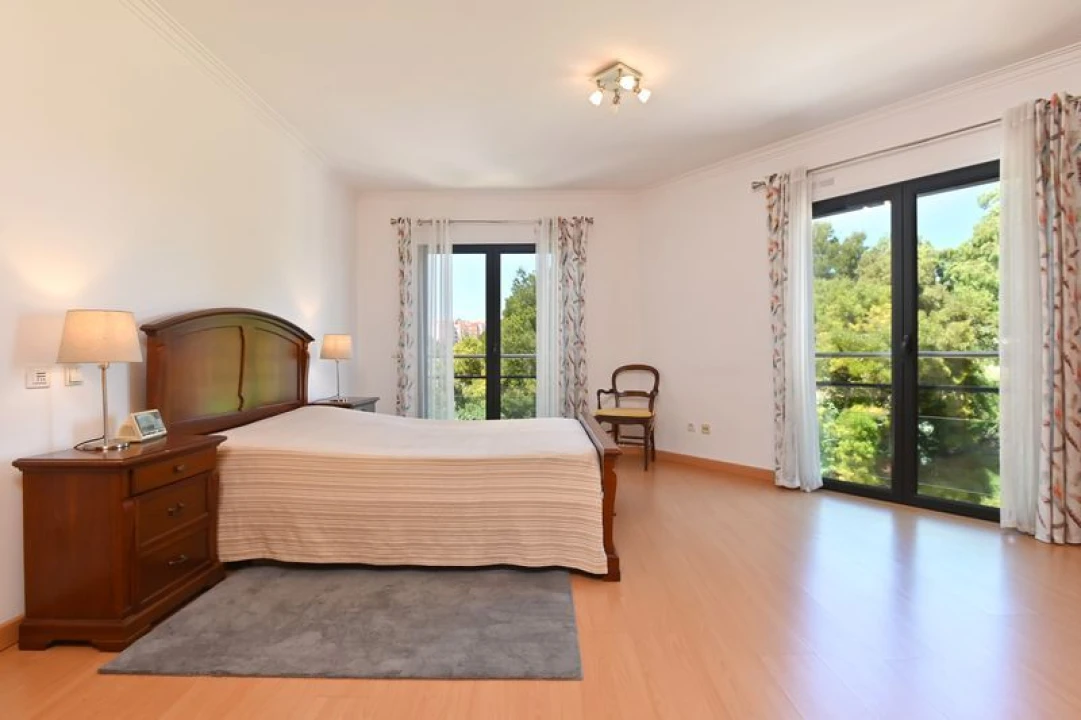 Apartamento T4 para Venda em Queluz de Baixo Foto 6