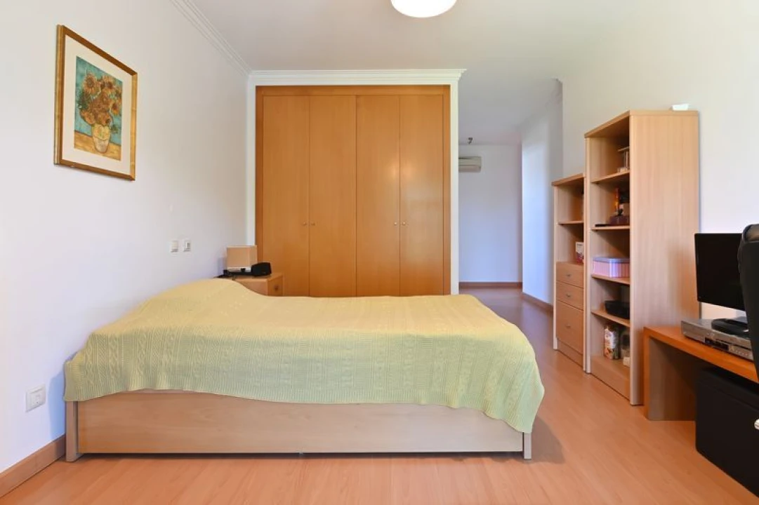 Apartamento T4 para Venda em Queluz de Baixo Foto 9