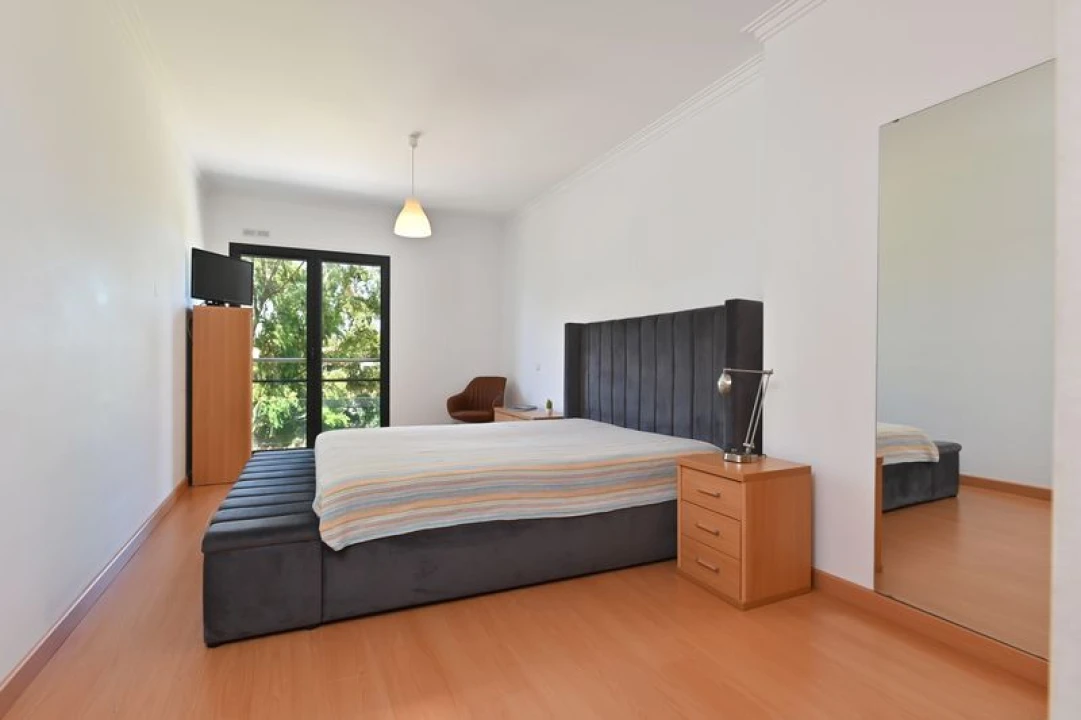 Apartamento T4 para Venda em Queluz de Baixo Foto 8