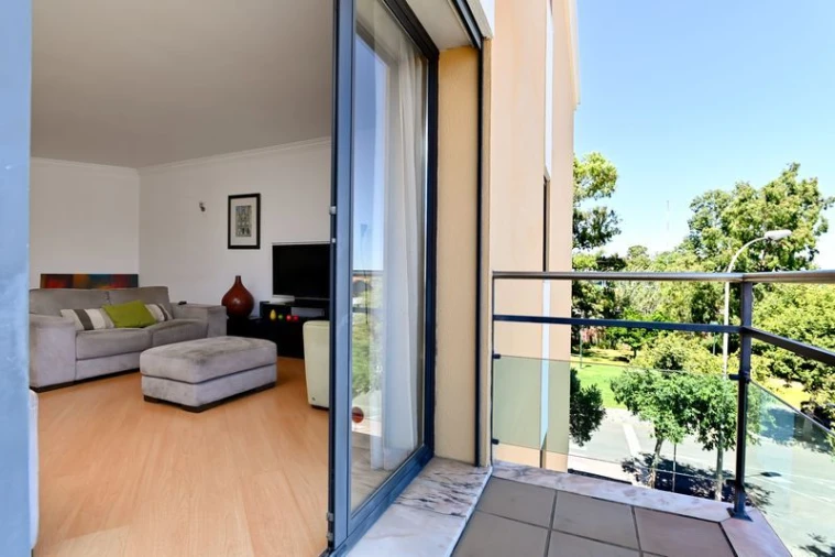 Apartamento T4 para Venda em Queluz de Baixo Foto 3