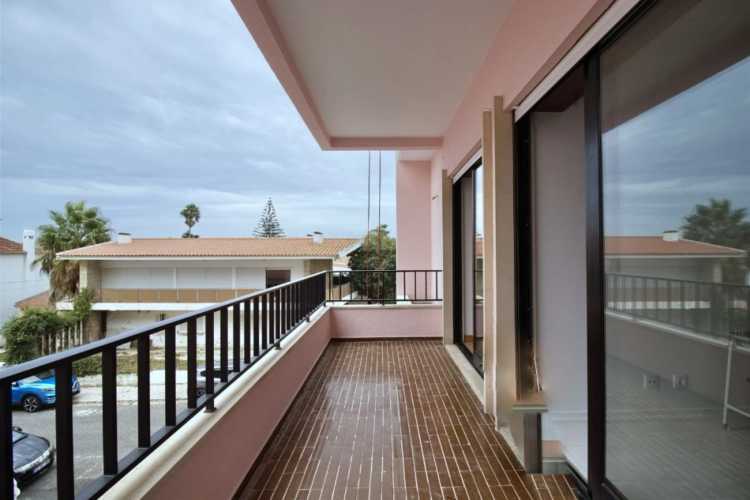 Apartamento T2 para Arrendamento em Parede Foto 3