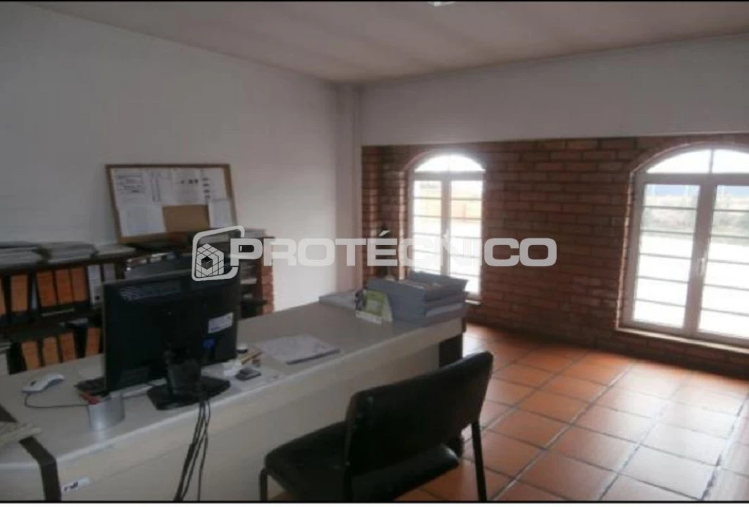 Negócio para Venda em Zona Industrial En 1 Sul Foto 3