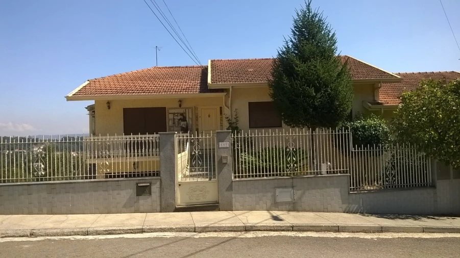 Moradia T3 para Arrendamento em Sanguedo