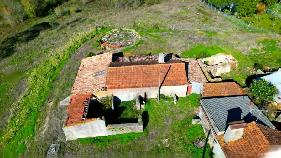 Moradia T2 para Venda em Crasto Foto 5