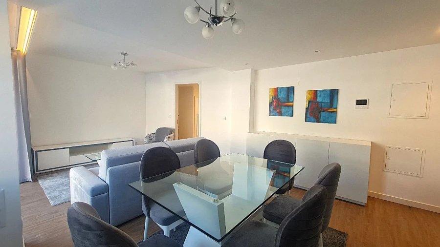 Apartamento T1 para Arrendamento em Câmara de Lobos Foto 5