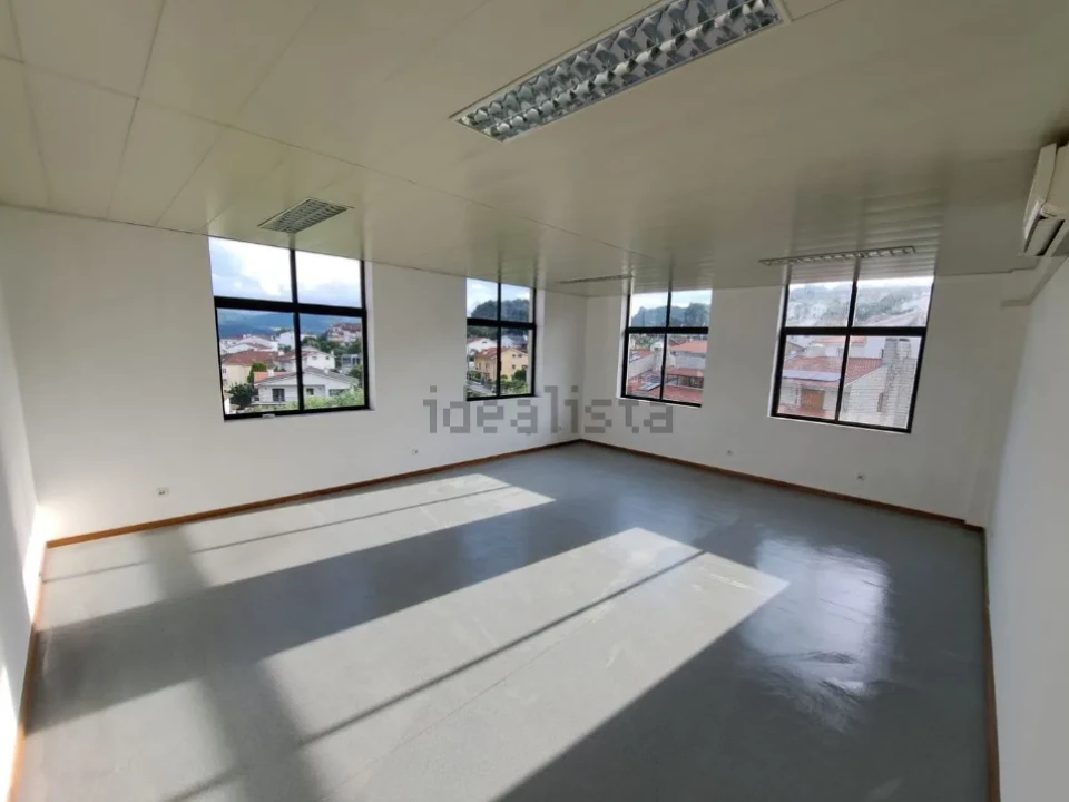 Escritório para Arrendamento em São Pedro do Sul Foto 1