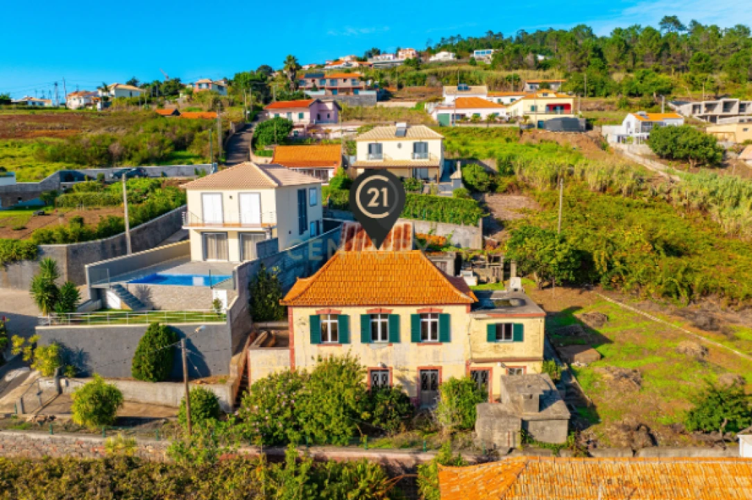 Moradia T4 para Venda em Prazeres Foto 3