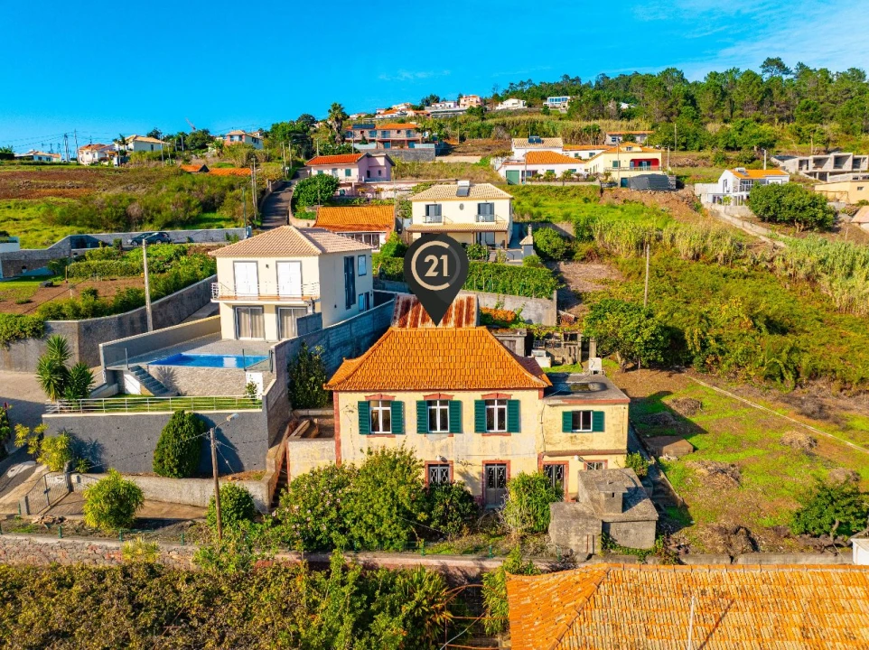 Moradia T4 para Venda em Prazeres Foto 4