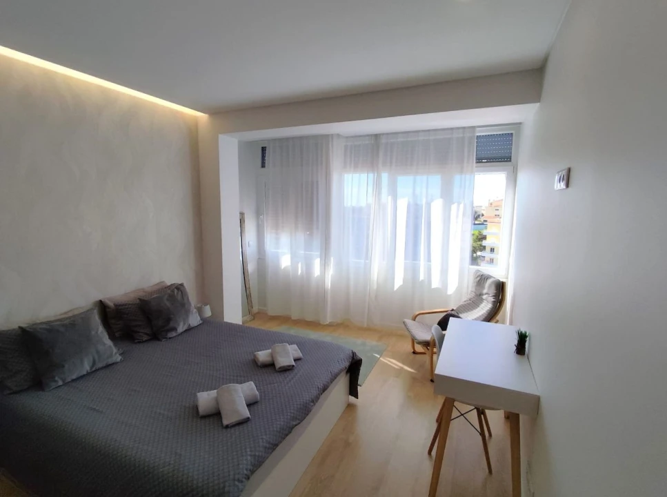 Apartamento T2 para Arrendamento em Estoril Foto 4