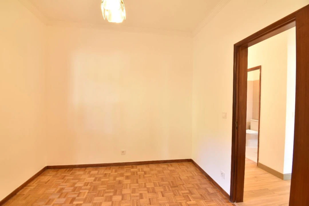 Apartamento T3 para Arrendamento em Estoril Foto 13