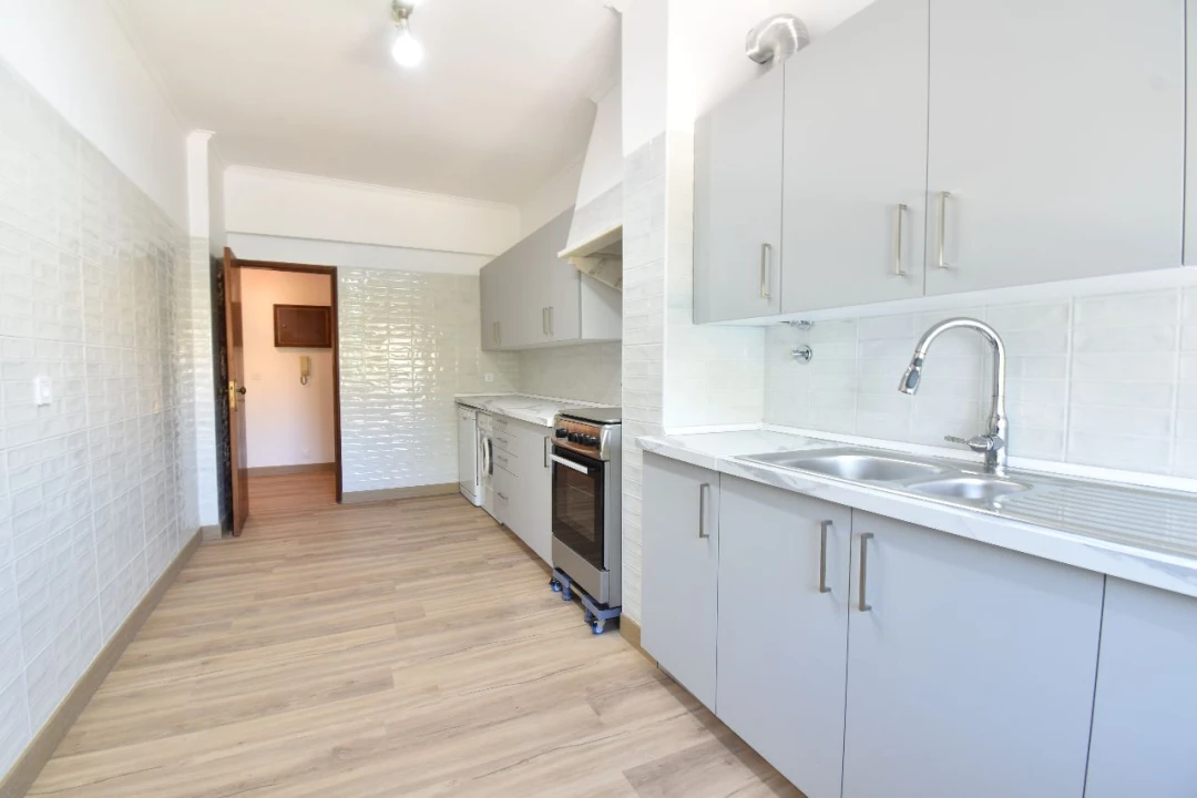 Apartamento T3 para Arrendamento em Estoril Foto 5