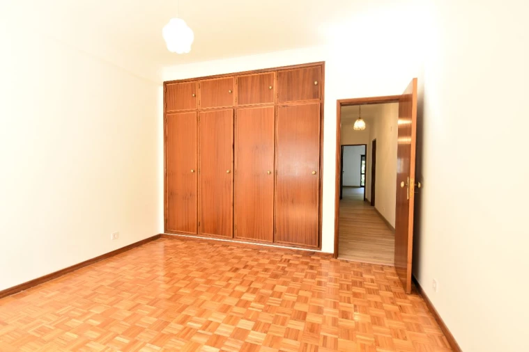 Apartamento T3 para Arrendamento em Estoril Foto 8
