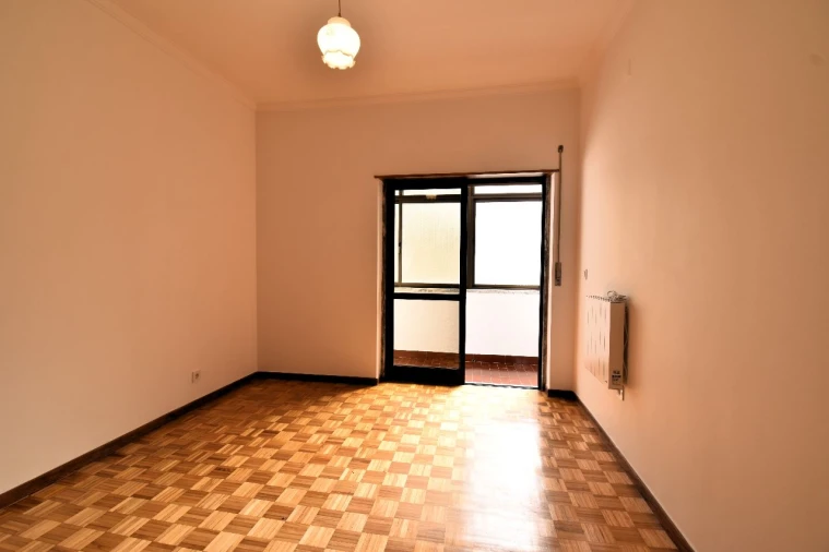 Apartamento T3 para Arrendamento em Estoril Foto 9