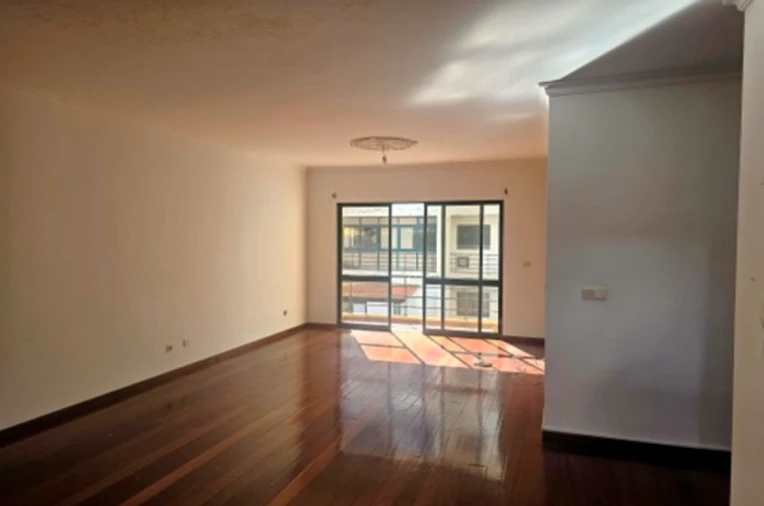 Apartamento T2 para Venda em Santa Cruz Foto 3