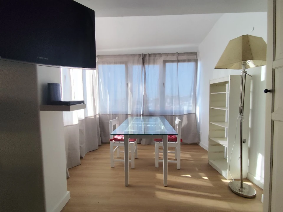 Apartamento T0 para Arrendamento em Monte Estoril Foto 9