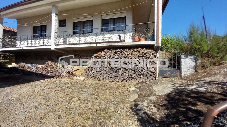 Moradia T3 para Venda em Ribança Foto 2