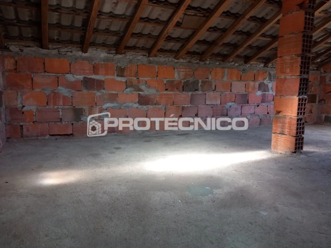 Moradia T3 para Venda em Alquerubim Foto 10