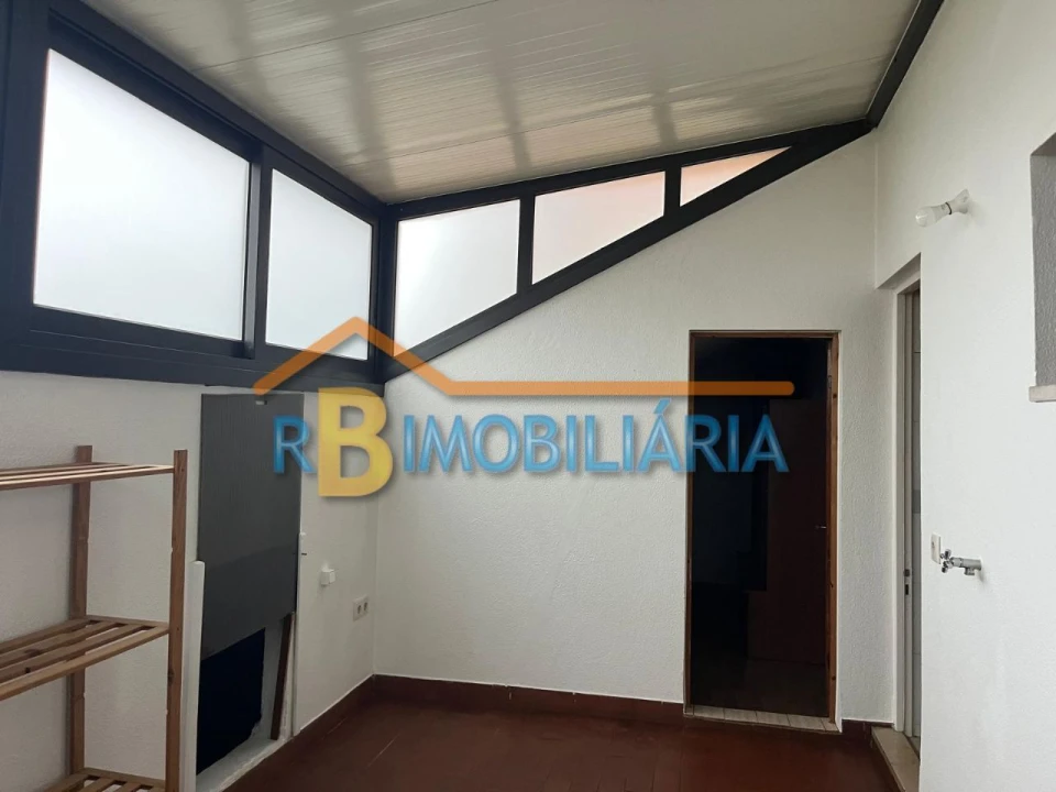 Apartamento T1 para Venda em Santa Maria de Lamas Foto 9