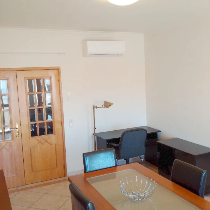 Apartamento T2 para Arrendamento em Faro Foto 4