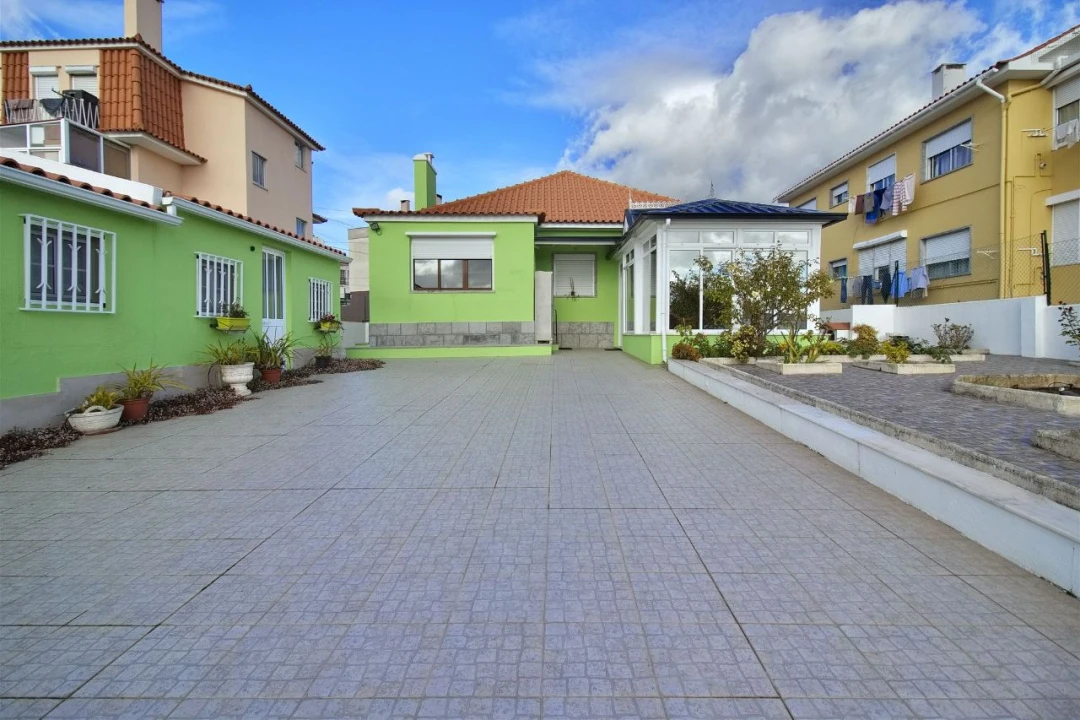 Moradia T3 para Venda em Porto Salvo Foto 2