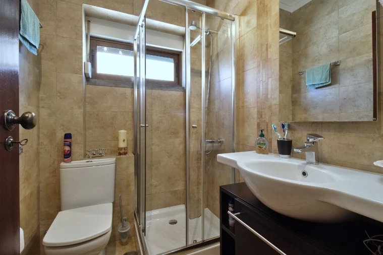 Moradia T3 para Venda em Porto Salvo Foto 11