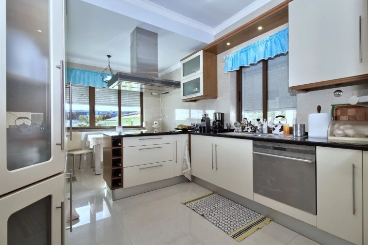 Moradia T2 para Venda em Porto Salvo Foto 4