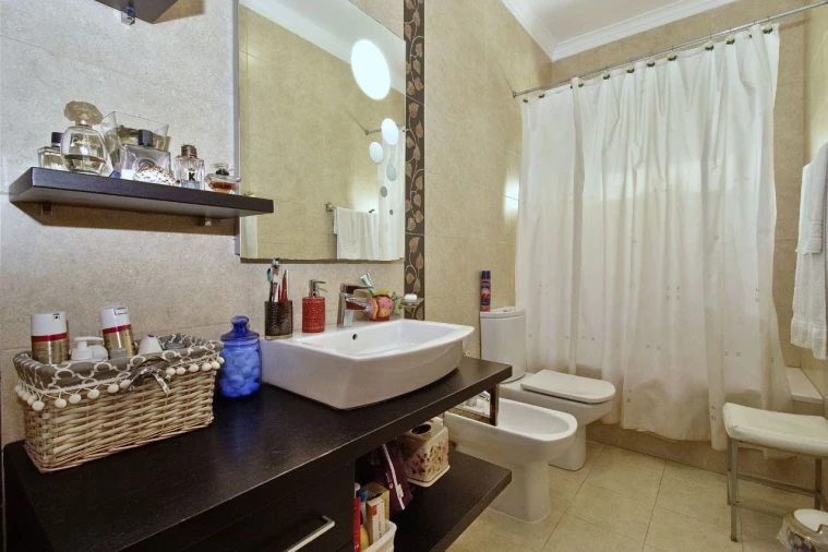 Moradia T2 para Venda em Porto Salvo Foto 5