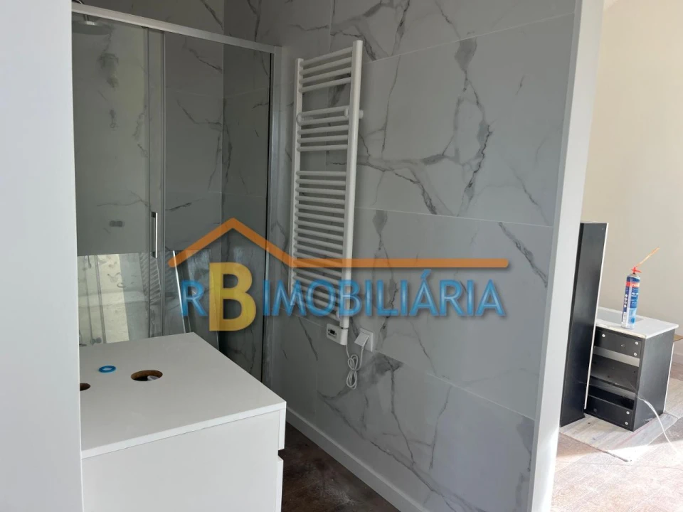 Apartamento T0 para Venda em Alvarenga Foto 6