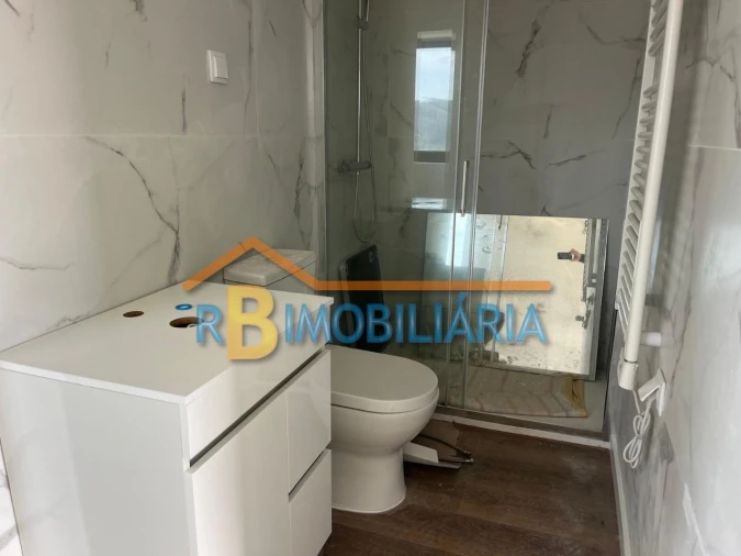 Apartamento T0 para Venda em Alvarenga Foto 5