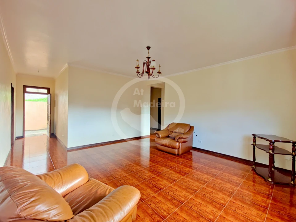 Moradia T3 para Venda em Estreito Câmara de Lobos Foto 9