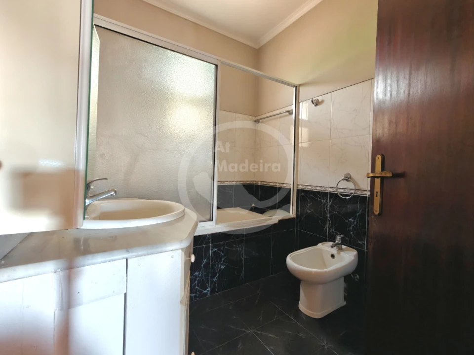 Moradia T3 para Venda em Estreito Câmara de Lobos Foto 14