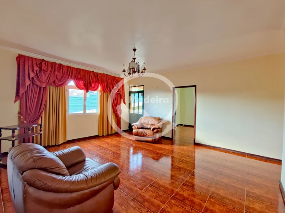 Moradia T3 para Venda em Estreito Câmara de Lobos Foto 10