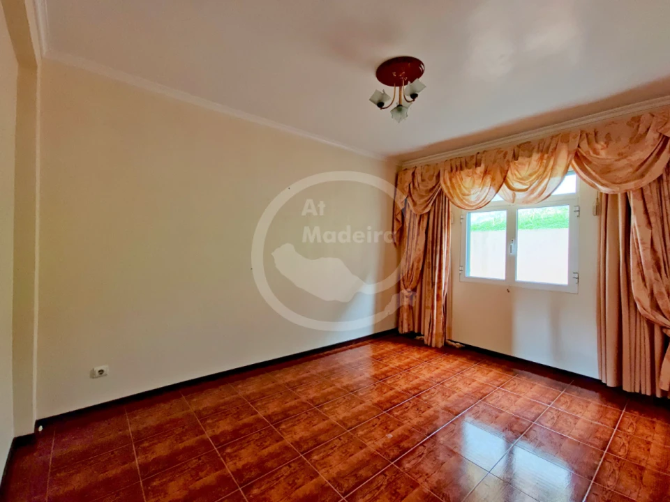 Moradia T3 para Venda em Estreito Câmara de Lobos Foto 17