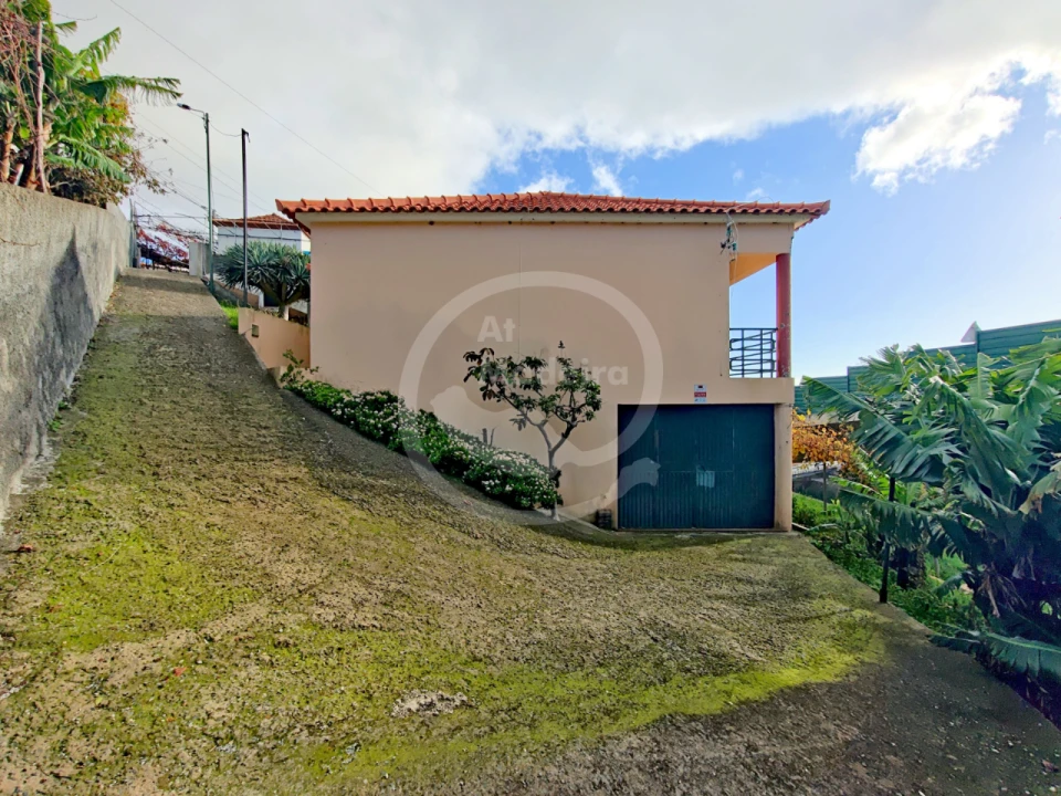 Moradia T3 para Venda em Estreito Câmara de Lobos Foto 5