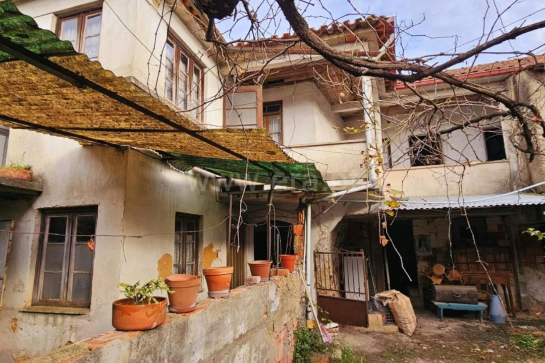 Apartamento T1 para Arrendamento em Rua da igreja Foto 1